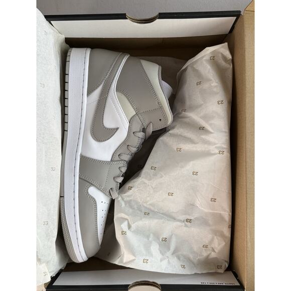 Nike Air Jordan 1 Mid College Grey Light Bone White 554724-082 Men’s Size 12 Fye main image 11